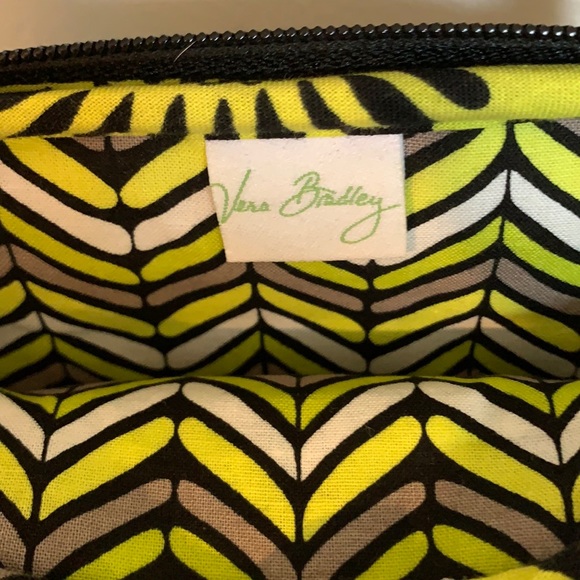 Vera Bradley cross body. Gently used. - Picture 5 of 9